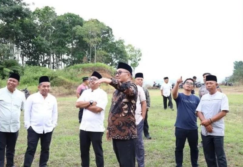 Pantau Stadion Kec.Kumun Debai Wako Alfin Minta Perhatikan Kualitas Pembangunan
