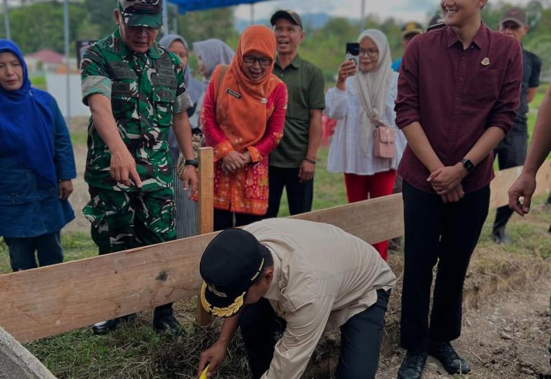 Wabup kerinci H Murison Letakan Batu Pertama Koperasi Desa/Kelurahan Merah Putih  Wabup kerinci H Murison Letakan Batu Pertama Koperasi Desa/Kelurahan Merah Putih