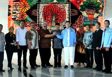 Plt Gubernur Bengkulu Rohidin Mersyah saat foto bersama.