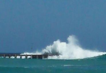 Tampak ketinggian obak yang berada di pinggir pantai Kaur