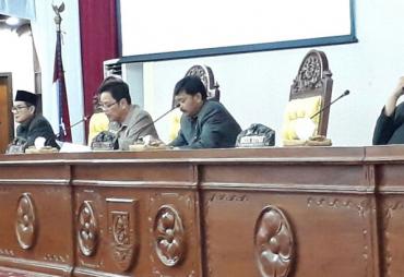 Sidang Paripurna DPRD Provinsi Dalam Pandangan Akhir Fraksi-Fraksi Terhadap Raperda tentang LPJ 2016, Selasa (08/08/2017)