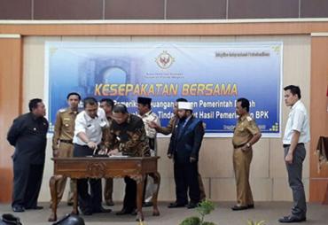 Penandatangan kesepakatan percepatan penyelesaian tindak lanjut hasil pemeriksaan