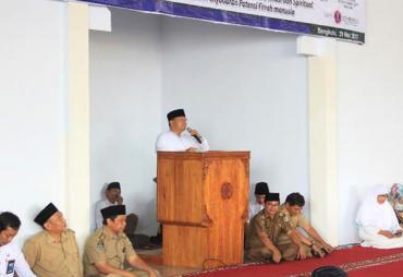 Wagub Rohidin Mersyah saat membuka kegiatan iman dan taqwa (imtaq) Ramadhan 1438 H sekaligus meresmikan Masjid, di SMKN1 Bengkulu, Senin(29/5).
