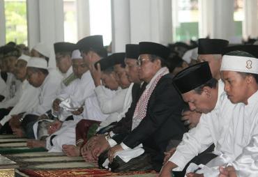 Plt Gubernur Jambi, Fachrori Umar saat melaksanakan Ibadah Sholat Id bersama masyarakat Jambi di Masjid Agung Al-Falah, Kota Jambi, Rabu (22/08/2018).