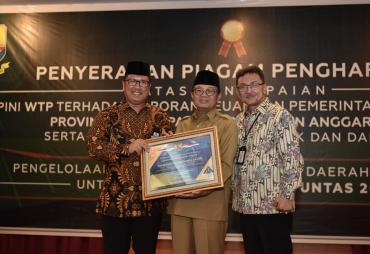 Penyerahan Penghargaan atas WTP terhadap LKPD Provinsi Jambi dan Kabupaten/Kota Se Provinsi Jambi Tahun Anggaran 2017.