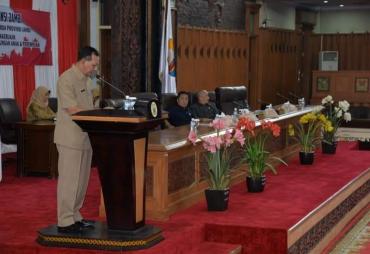 Rapat paripurna DPRD Provinsi Jambi dalam rangka Penyampaian Nota Pengantar Rancangan Peraturan Daerah (Ranperda) Penyelenggaraan Ketenagakerjaan dan Penyelenggaraan Perlindungan Anak dan Perempuan. (Foto : Novriansah/hms Provinsi Jambi)