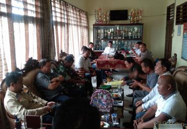 Calon Kades no urut 3, Zulhiban dan tim mendatangi Kantor Cmat Sitinjau Laut untuk klarifikasi laporan kecurangan Pilkades Desa Sebukar.