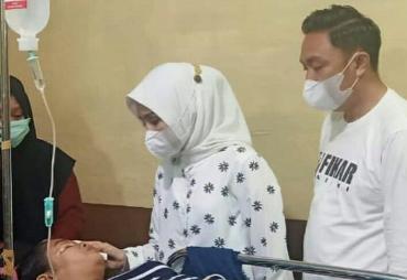 Kondisinya Belum Membaik, Simpatisan Fikar - Yos yang Terkena Lemparan Batu Dirujuk ke Padang