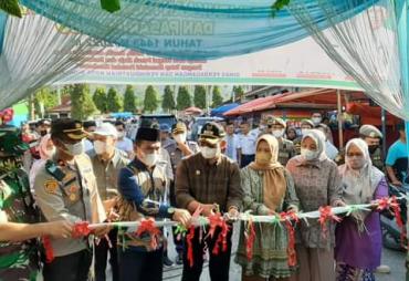 Ketua DPRD H. Fajran  Resmikan  Pasar Ramadhan
