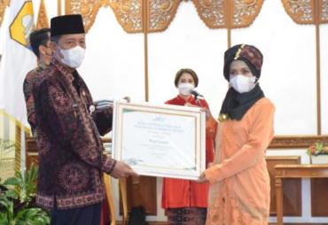 Momentum Hari Kartini, Wagub Berikan Penghargaan Kartini Masa Kini Provinsi Jambi
