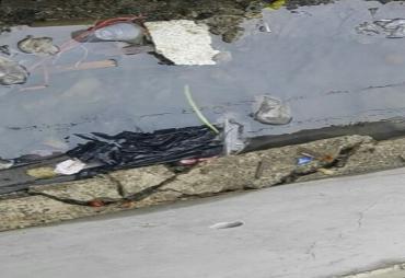 Pekerjaan Proyek Trotoar Drainase di Jalan M. Yamin Kecamatan   Sungai Penuh yang dikerjakan CV. Sandhora dengan nilai kontrak Rp. 114.   968.250.00,- mendapatan sorotan dari masyarakat setempat, karena proyek yang   dikerjakan belom rampung akan tetapi sudah ada yang rusak.