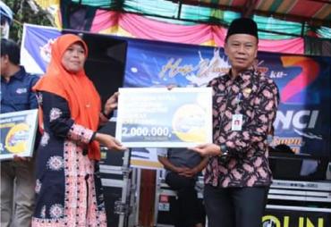 Walikota Sungai Penuh Ahmadi Zubir yang diwakili Sekretaris Daerah (Sekda), Alpian menghadiri acara ulang tahun (HUT) ke-2 Aliansi LSM dan Wartawan Bumi Kerinci dengan tema "Membumikan Komitmen, Menjaga Kebersamaan" di Desa Sandaran Galeh Kecamatan Kumun Debai, Kamis (6/10). 