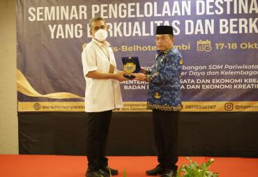 Gubernur Jambi, Al Haris membuka secara resmi Seminar Pengelolaan Destinasi Pariwisata menuju Pariwisata yang Berkualitas dan Berkelanjutan yang diselenggarakan oleh Direktorat Pengembangan Pariwisata Kementerian Pariwisata dan Ekonomi Kreatif RI di Swissbell Hotel Jambi, Senin (17/10).