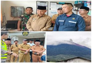 Bupati Kerinci H. Adirozal, melakukan pemantauan dan koordinasi   dengan petugas Pos Pemantauan Gunung Api (PPAG) di Kayu Aro, terkait dengan   meningkatnya aktivitas Gunung Kerinci beberapa minggu terakhir ini, Selasa   (01/11). 