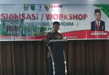 Sekretaris Daerah (Sekda) Kota Sungai Penuh, Alpian menghadiri sekaligus membuka Workshop Pejabat Perencana Kota Sungai Penuh   di hotel Odua Weston Jambi,  Sabtu (19/11). 