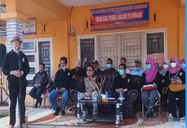 Acara tersebut dihadiri Bupati Kerinci, Adirozal, Ketua DPRD, Ketua Pengadilan Negeri dan Pengadilan Agama Sungai Penuh, Sekretaris Daerah Zainal Efendi, Pejabat Struktural dan Fungsional Pemkab Kerinci, Ketua Ikatan Dokter Indonesia Wilayah Jambi, Ketua dan Pengurus Ikatan Dokter Indonesia Cabang Kerinci Sungai Penuh. 