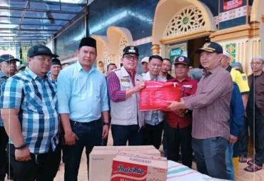 Tinjau Dampak Banjir Bandang Kecamatan Kumun Debai, Wako Ahmadi Berikan Bantuan