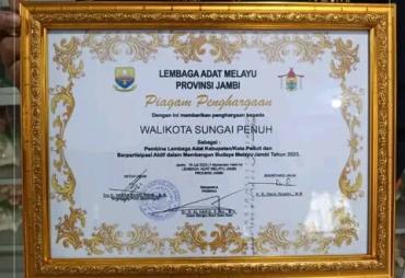 Wako Ahmadi Terima Penghargaan Dari LAM Provinsi Jambi