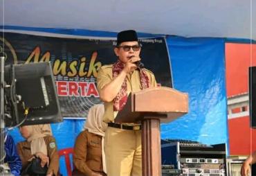 Hadiri Kenduri Sko Desa Pendung Hiang, Wako Ahmadi Kucurkan Bantuan