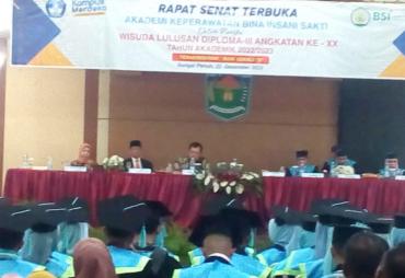 Wako Ahmadi Zubir Hadiri Wisuda Angkatan XX AKPER BIS