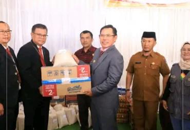 HUT 61 Tahun, Bank Jambi Cabang Sungai Penuh Salurkan Bantuan Sembako