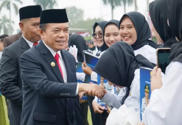 Tunjukkan Kinerjanya, Gubernur Al Haris Serahkan SK Kepda Ribuan PPPK Formasi 2023