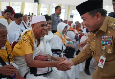 Gubernur Al Haris Lepas JCH Kloter 23, Pemprov Jambi Komitmen Berikan yang Terbaik Bagi Jamaah
