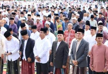 Wako Ahmadi Dan Wawako Antos Gelar Sholat Idul Adha di Lapangan Merdeka