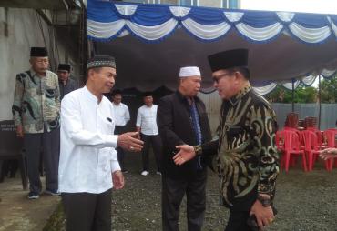 Turut Berduka Cita, Wako Ahmadi Takziah Kerumah Sekda Kota Sungai Penuh