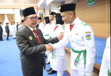 Wako Ahmadi Kukuhkan 30 Anggota Paskibraka Kota Sungai Penuh Tahun 2024