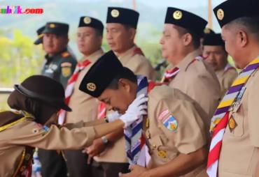 Bupati Kerinci, Monadi, bersama Wakil Bupati, Murison, menghadiri Apel Besar Hari Pramuka ke-64 
