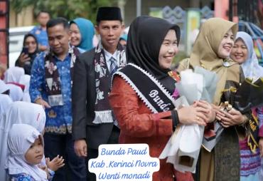 Bunda Paud Kerinci Ny.Novra Wenti Monadi Kunjungi TK Negeri di Siulak