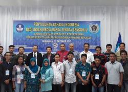 Sejumlah Jurnalis mengikuti Penyuluhan Bahasa Indonesia