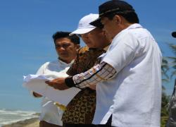 Plt Gubernur Rohidin Mersyah mengecek Proyek Break Water di sepanjang garis pantai Maras Seluma