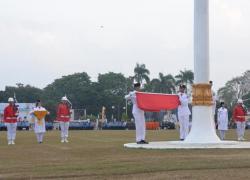 Upacara Penurunan Duplikat Bendera Pusaka dalam rangka Memperingati Ulang Tahun ke-73 Republik Indonesia Tingkat Provinsi Jambi yang dilaksanakan di Lapangan Depan Kantor Gubernur Jambi, Jumat (17/08/2018).