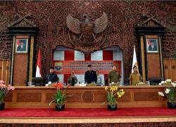 Rapat Paripurna DPRD Provinsi Jambi dalam Rangka Penyampaian Usulan Pengesahan Pengangkatan Wakil Gubernur Jambi Menjadi Gubernur Jambi Sisa Masa Jabatan 2016-2021, bertempat di Ruang Rapat Paripurna Gedung DPRD Provinsi Jambi, Selasa (22/01).