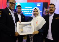 Bupati Muaro Jambi, Hj. Masnah Busyro menerima penghargaan  Adhitya Karya Mahatva Yodha Award 2018 Tingkat Nasional  dari Kementerian Sosial RI.