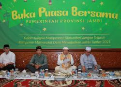 Buka Puasa Bersama dengan  Forum Komunikasi Pimpinan Daerah Pemerintah Provinsi Jambi di Rumah Dinas Gubernur Jambi.