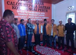 Fikar Azami Kembalikan Formulir Ke Hanura Sungai Penuh