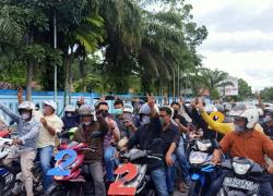 Disambut Ratusan Massa Militan Kumun, Fiyos Diiringi POKM Blusukan di Muara Jaya dan Kumun Hilir