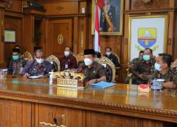 Gubernur Jambi Perkuat Koordinasi Penanganan Covid-19  Via VidCon dengan Bupati/Walikota