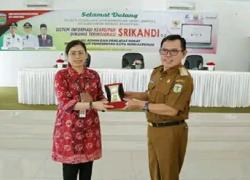 Walikota Sungai Penuh, Ahmadi Zubir membuka secara resmi sosialisasi dan bimtek aplikasi umum kearsipan - SRIKANDI (Sistem Informasi Kearsipan Dinamis Terintegrasi) melalui Dinas Perpustakaan dan Kearsipan Kota Sungai Penuh, dengan narasumber Arsip Nasional, Neneng Hidayati di Grand Hotel Kerinci Kota Sungai Penuh, Selasa (15/11).