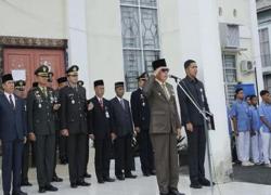 Pemerintah Kota Sungai Penuh menggelar upacara peringatan Hari Pahlawan Tahun 2022, bertindak selaku Inspektur Upacara (Irup) Walikota Sungai Penuh, Ahmadi Zubir di Lapangan Kantor Walikota, Kamis (10/11).