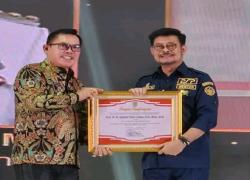 Walikota Sungai Penuh, Ahmadi Zubir menghadiri acara Harmonisasi dan Refleksi Kinerja Direktorat Jenderal Prasaran Dan Sarana Pertanian Kementerian Pertanian Tahun 2022 di Hotel Discovery Ancol Jakarta, Sabtu (17/12).