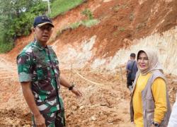 Kadis PUPR Kerinci Dampingi Dandim Turun Langsung ke TKP Longsor