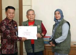 Sekda Alpian Terima Bantuan Banjir Dari Kwarda Pramuka Jambi 