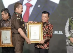 Gubernur Jambi Al Haris Terima Penghargaan R Soeprapto Award