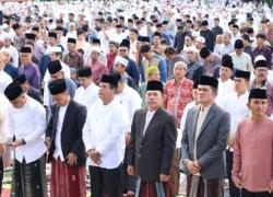 Wako Ahmadi Dan Wawako Antos Gelar Sholat Idul Adha di Lapangan Merdeka