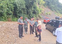 Bersama Kadis PUPR Kerinci, Dandim 0417 /Kerinci Turun Langsung ke TKP Banjir Bandang