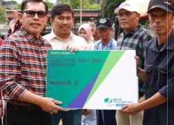 Wako Ahmadi Serahkan Kartu BPJS Bagi Petugas Lapangan Dinas Perkim